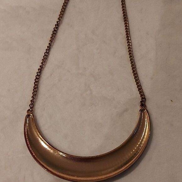 4 Various Necklaces - Picture 9 of 11